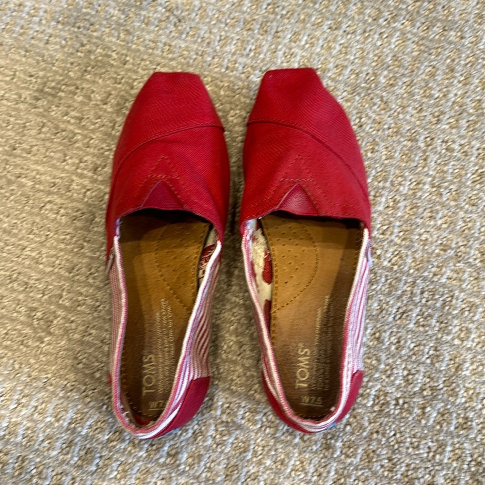Red/White TOMS